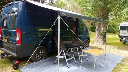 Frits – Frits: Comfortabele, complete camper voor 2 personen (en 1 hond)