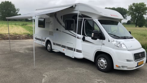 Very neat 4 person Dethleffs family camper!