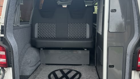 Dub Di – Adventure in Style – Two-Tone T6 VW Campervan, 2018 (Sleeps 4)