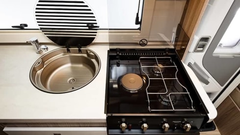 Tillie – 4 berth Benimar Tessoro 463 from 2020