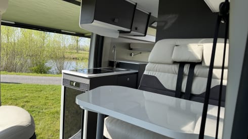 Splinternieuwe 4p VAN uit 2024