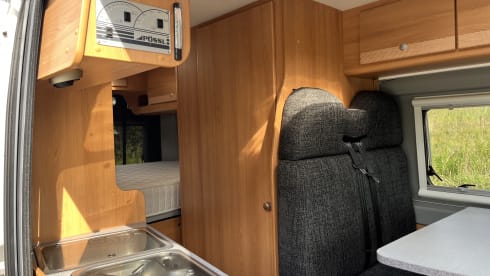  Pössl 2Win Fixed bed, Air conditioning, AUTOMATIC 3.0L 158hp