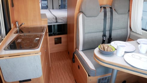 Gouden koets – An almost new Possl 2Win Plus camper from 2020, Euro6 and 141 hp