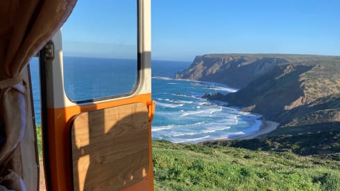 Laranja – Rent a  Blue Classics’s Combi J9