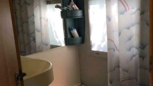 reliable 6-person camper from the A brand knaus with air conditioning