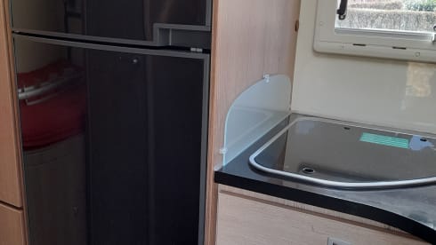 McLouis semi-integrated 4 people