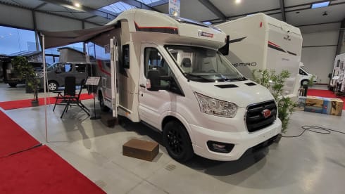 4p Challenger bus from 2023