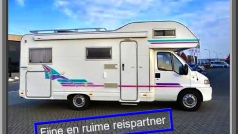 Tante Adria – Nice & spacious Adria camper (6 pers.) With garage, fixed bed and inventory!