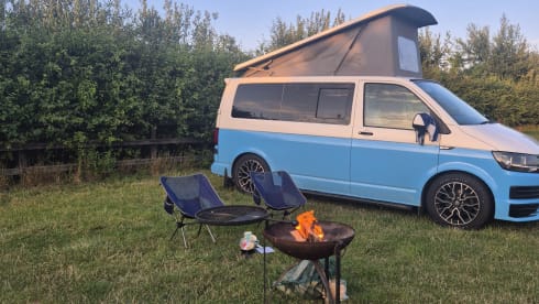 Ozzie – Camper Blue North – VW Transporter