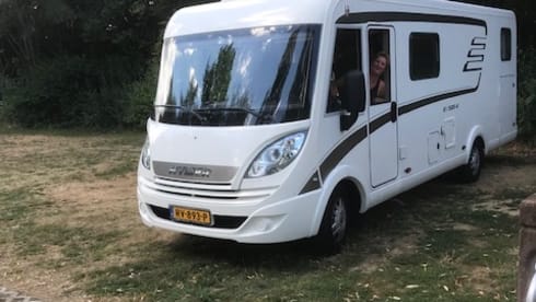 Happy Hymer family camper (automatic) for 4 people B driving license