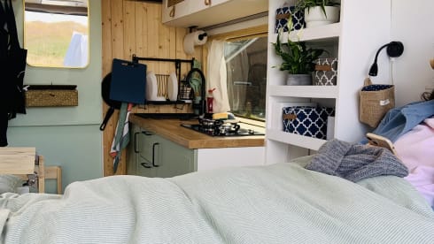 Lola – Scandi-Style 3-Berth Campervan – Solar, Kitchen & Comfort