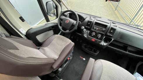 As new Sunlight T 60 semi-integrated from 2019