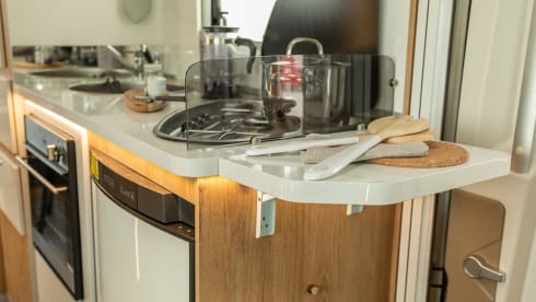 TREFFEN SIE WALLY - UNSER 2022 ROLLER TEAM 746 6 PLATZ, 6 GÜRTEL FAMILIENFREUNDLICHER VAN