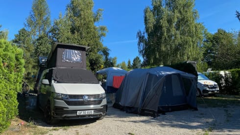 Fin – 4 berth 2020 Volkswagen T6.1 campervan with pop top 