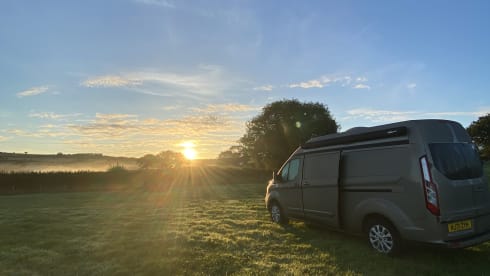 Moët  – Luxury compact campervan 