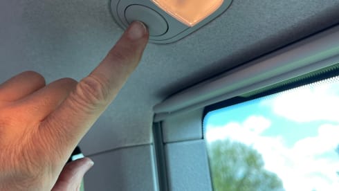 Prachtige Volkswagen California – Almost new. Carefree on the road with this beautiful, compact bus.
