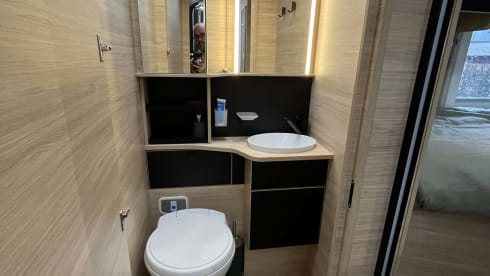 "Reverie" – Linea Titanium 797 Ford 165 AT8V Heavy 3 pers. bwj.2026