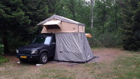 Land Rover Discovery with roof tent!