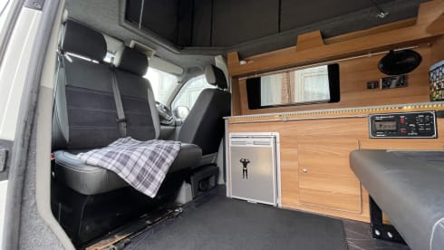 Earle – EARLE - VW T5 Campervan (4 berth)