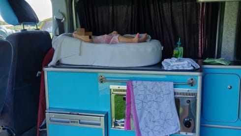 VW-Campingbus mit 4 Schlafplätzen aus dem Jahr 2013