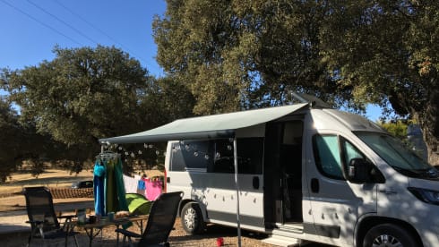 Vrijheid op wielen – Fully equipped camper with solar panel