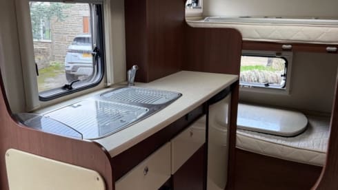 Mikey – 6 bed / 6 seatbelt Motorhome - let’s go on a road trip