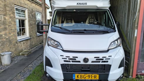 2-seater Knaus semi-integrated from 2026