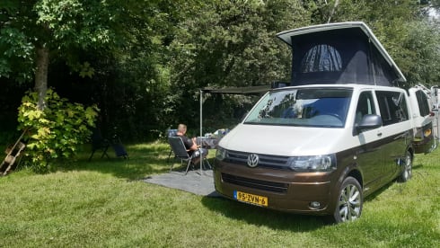 Rinus – 4p Volkswagen t5 150 hp automatic bus camper