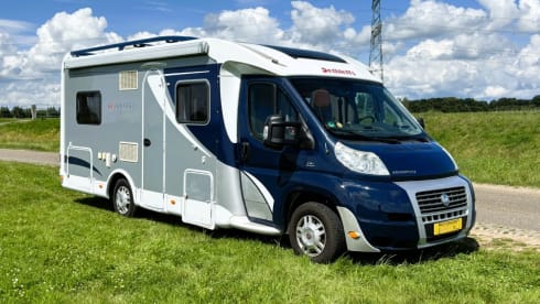 Mooie Dethleffs camper voor 2 personen