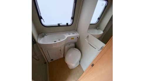 Op stap met de Baron! – Spacious 6-person family camper