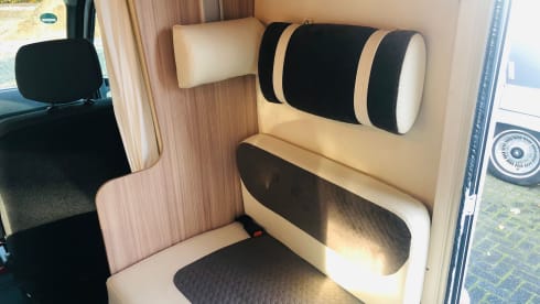 LUXURY AHORN CANADA, length beds and pull-down bed, ideal for families and seniors