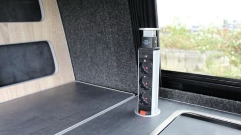 VW T5, luxury Two-Tone from 2015, new installation, automatic, many extras
