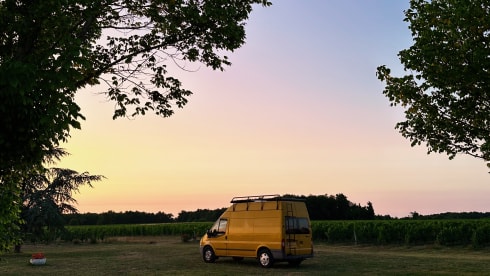 Eddie – Eddie the yellow camper van