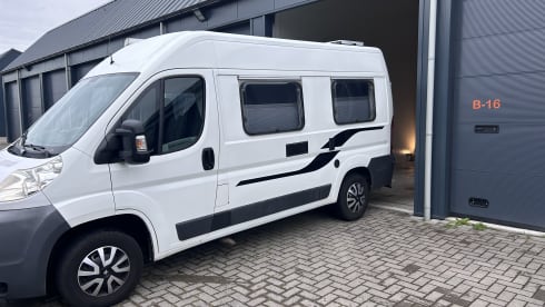 2p Peugeot bus uit 2010
