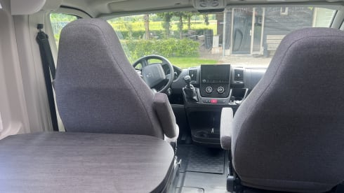  Camping-car autonome à partir de 2025 avec lits longs.