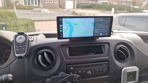 Oos Böske – Oos Böske – Buscamper 2/3 person Renault Master (2 x length bed!)