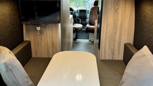 Joy Ride – 2p Volkswagen Crafter from 2010