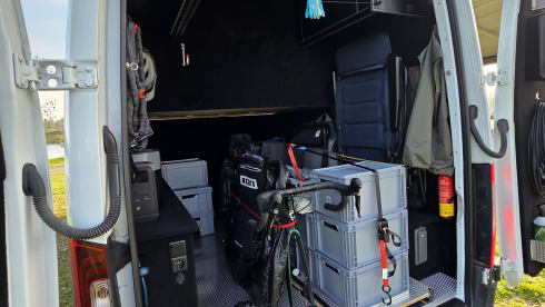 White SportsPearl – 3-sitziger Mercedes-Benz Bus aus dem Jahr 2019