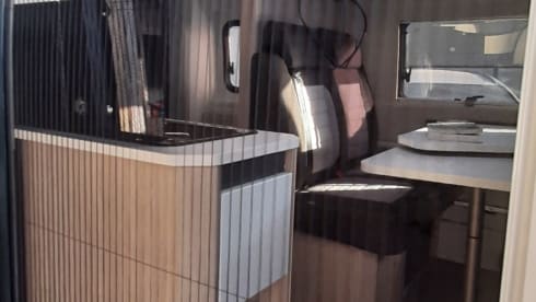 JUNIOR SUITE  – Adria Van 600 familie met 4 zitplaatsen