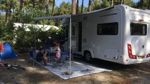 Mabel - The surf bus – Benvenuti nella nostra adorabile famiglia di lusso Autotrail Apache 700