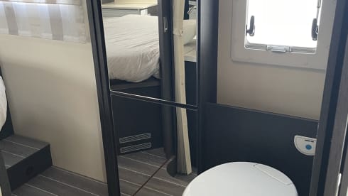 Feel Home on wheels – New and spacious Roller Team 2023 with central bed