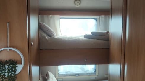 Zaneta –  Family Fiat New Life 6berth/6 belt Motorhome Hire
