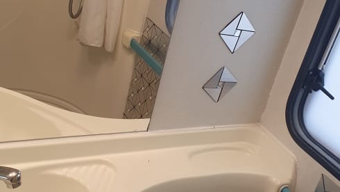 Anto – Travel carefree with Camper Mclouis.