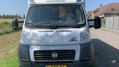 “De Zeeuwse Parel” – luxury 2-person camper for rent