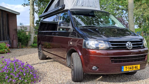 Marinus – Volkswagen t5 extended camper. Vending machine