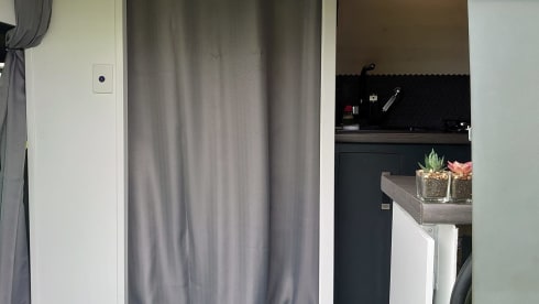 Nomad – Bespoke dog friendly adventure van 