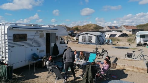 Beautiful spacious and complete family camper, fully equipped