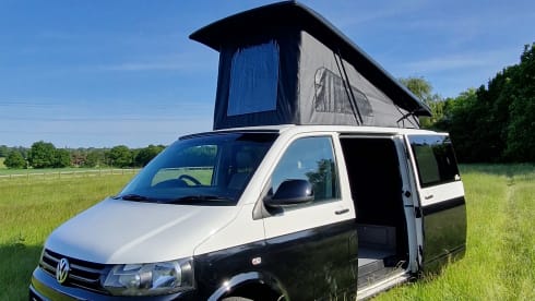 Pando  – VW T5 campervan 4 birth with deisel heater