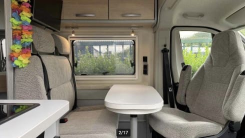 Luxe Hymer campervan 4p met daktent