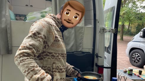 Sunny ☀️ – Off grid Ford bus